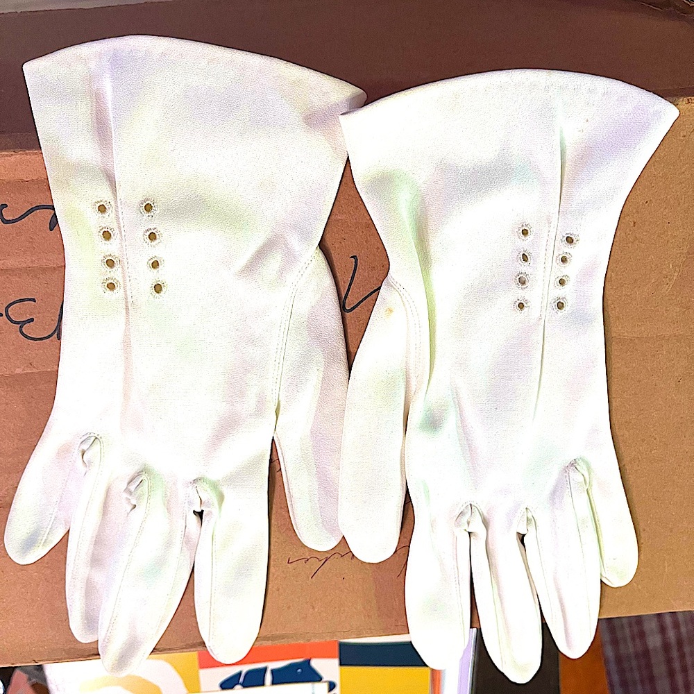 Nylon 60s white gloves with embroidery